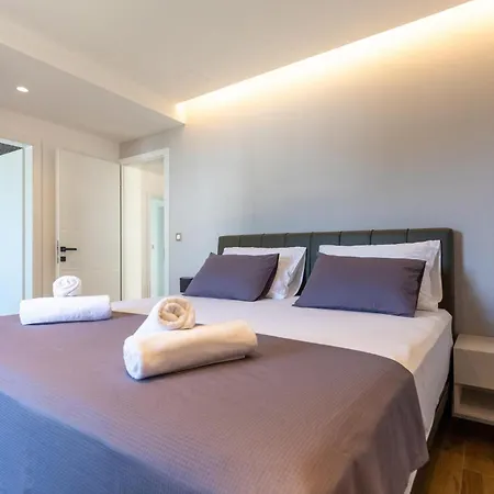 4 Bedroom Lovely In Holiday home